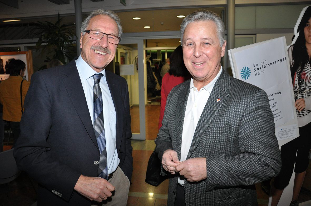 Beim 30jährigen Jubiläum referierte Erwin Mohr - hier mit Altbürgermeister Hugo Rogginer.
