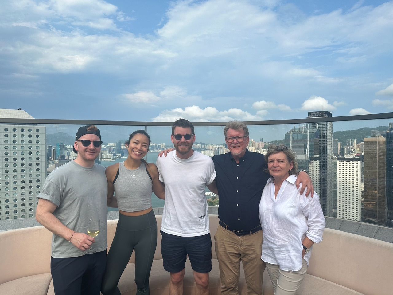 5) Sohn Christoph mit Gattin Fiona, Sohn Lukas sowie Robert und Annelies Mautner Huber in Hongkong