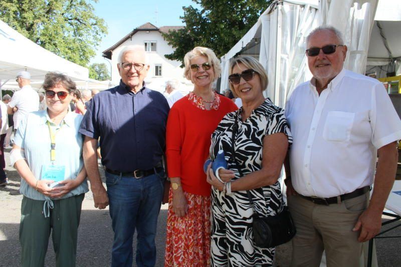 Monika Müller, Franz Abbrederis, Elfi Allgäuer, Irmgard und Joe Lampert genossen das Flair vom Rankweiler Pfarrfest.