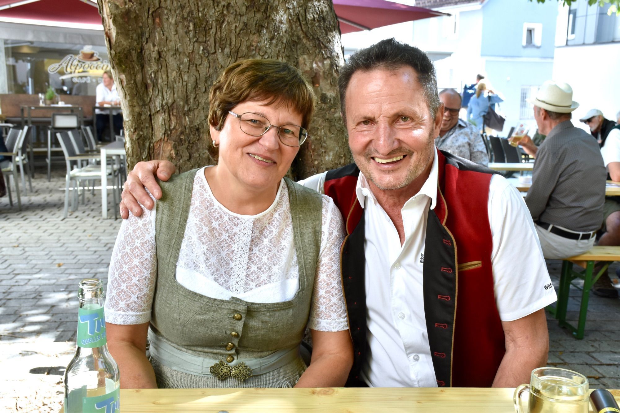 Maria Domig und Wilfried Burtscher sangen. Sie halfen bei der Bauernkapelle Bludenz schon den dritten Sommer aus.
