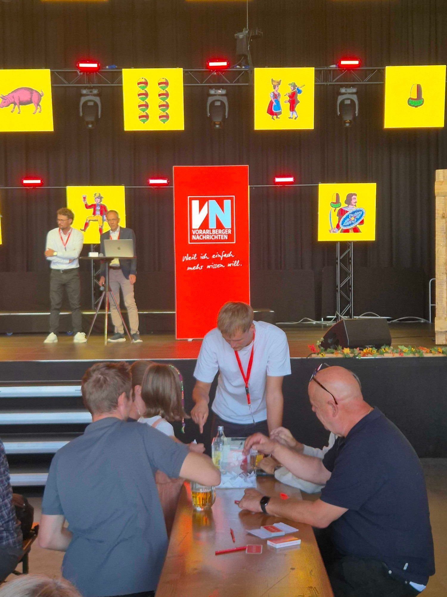 Das große VN-Preisjassen verwandelte die Herbstmesse in Vorarlbergs größte Jass-Stube
