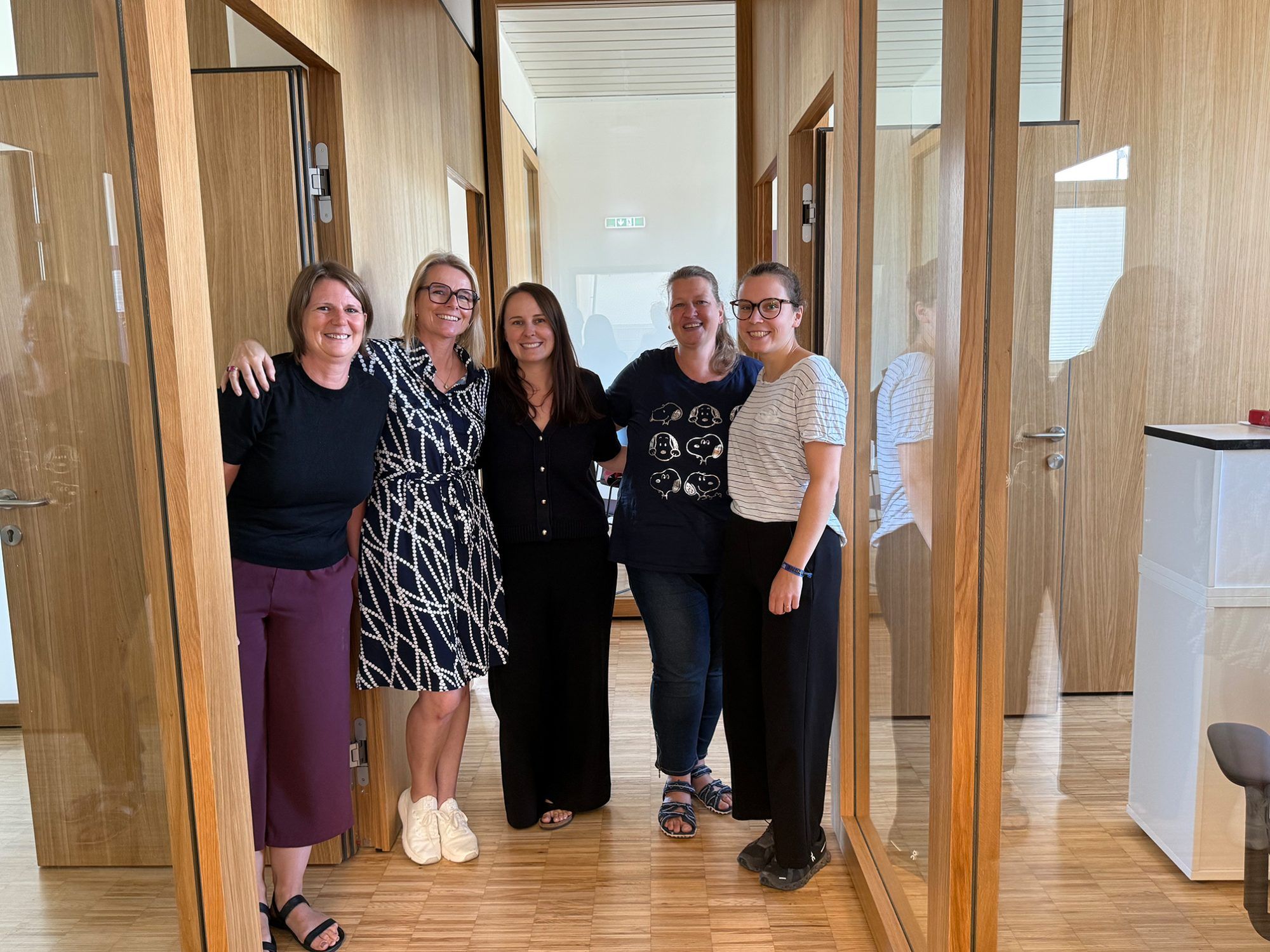 Conny Reibnegger, Doris Hermann, Irina Amann, Gabi Meusburger und Johanna Aberer in den neuen Räumlichkeiten.
