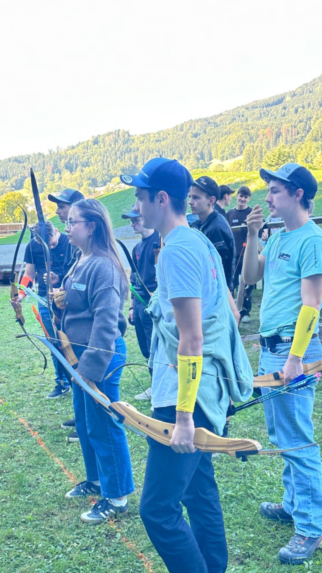 Die Jungbürger:innen zeigten ihr Talent beim Bogenschießen.