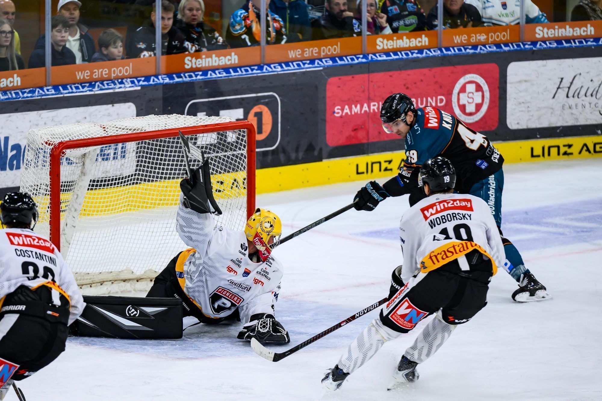 Alex Caffi hielt, wie hier gegen Graham Knott, mit starken Paraden sein Team im Spiel.