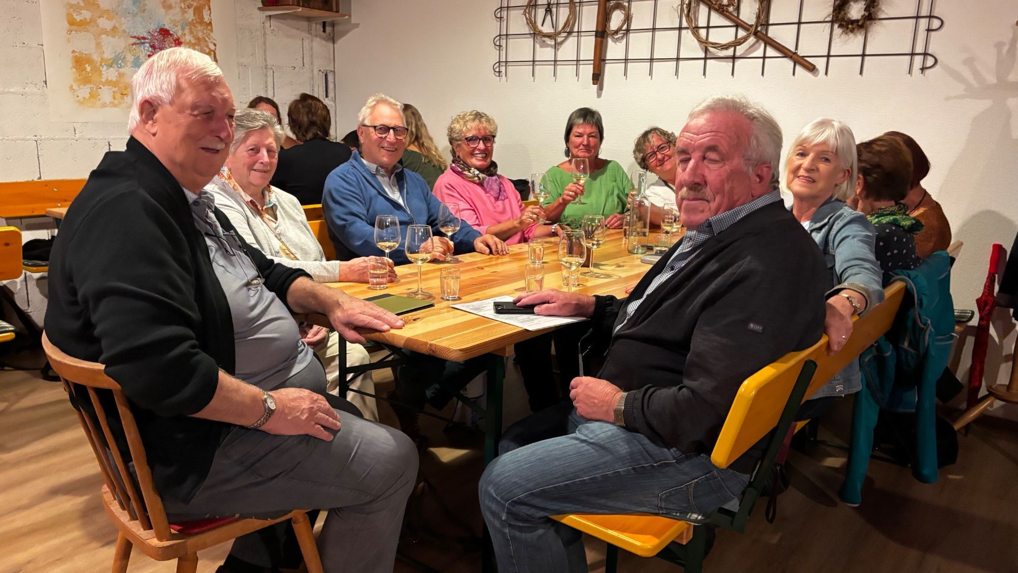 Der Obst-und Gartenbauverein nach der Weinverkostung.