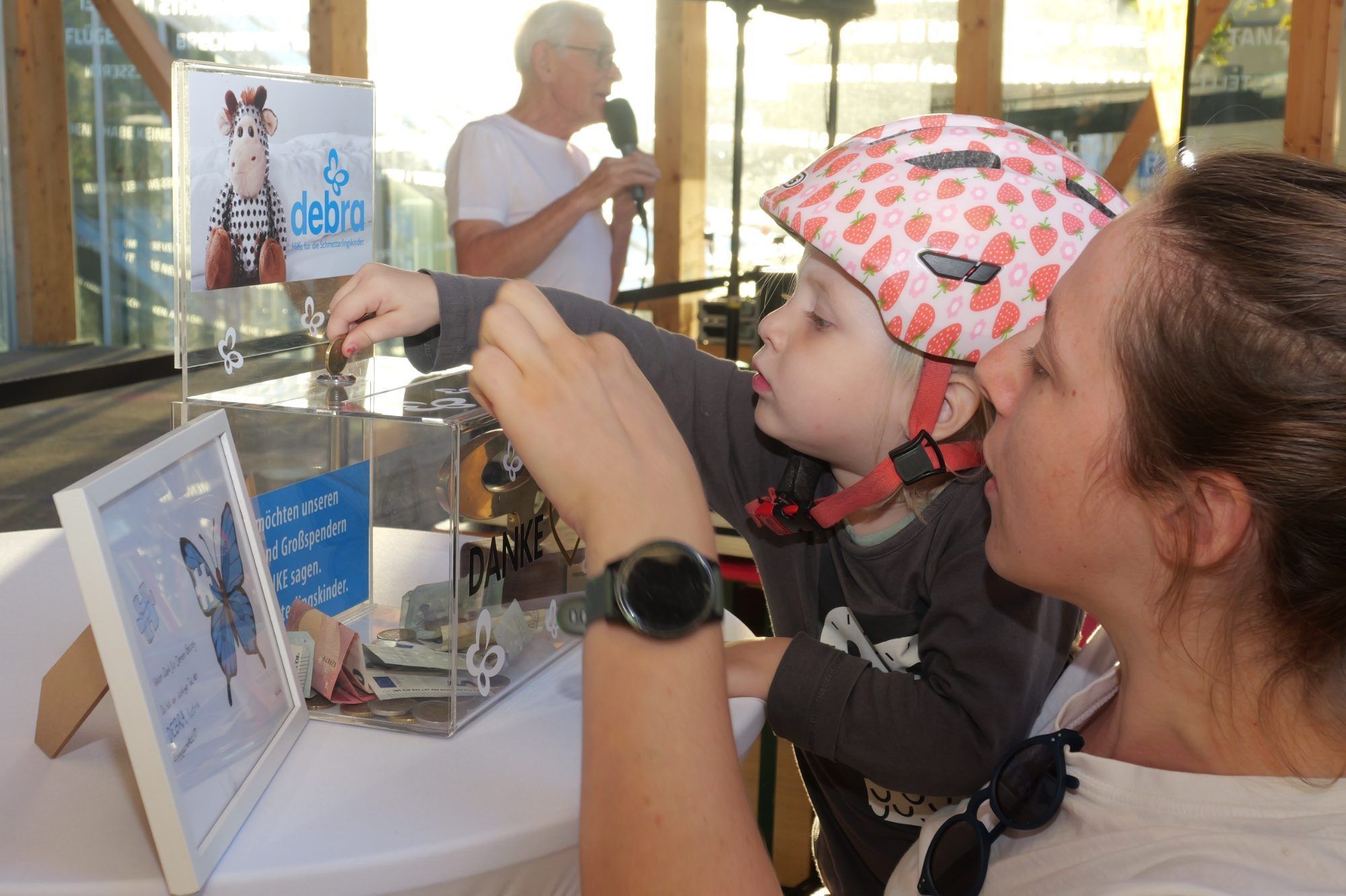 Auch die kleine Pippa spendete für das Wohl der Schmetterlingskinder. 
