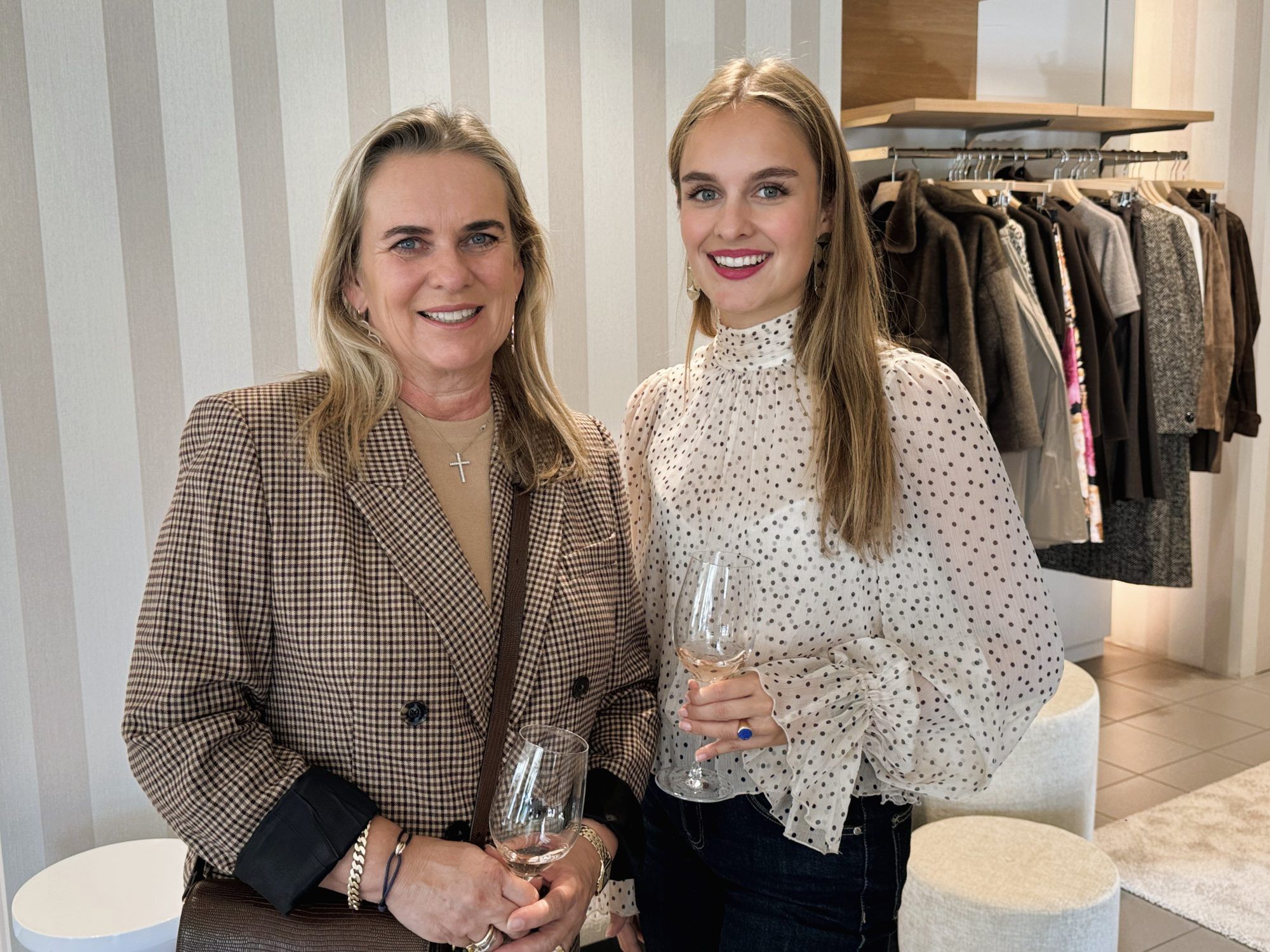 Heike Riedmann-Hofer und Emilie Riedmann.