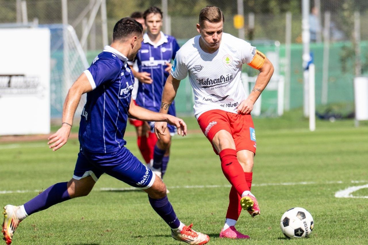 Derbyszenen Röthis gegen Dornbirn. VN-SERRA/8