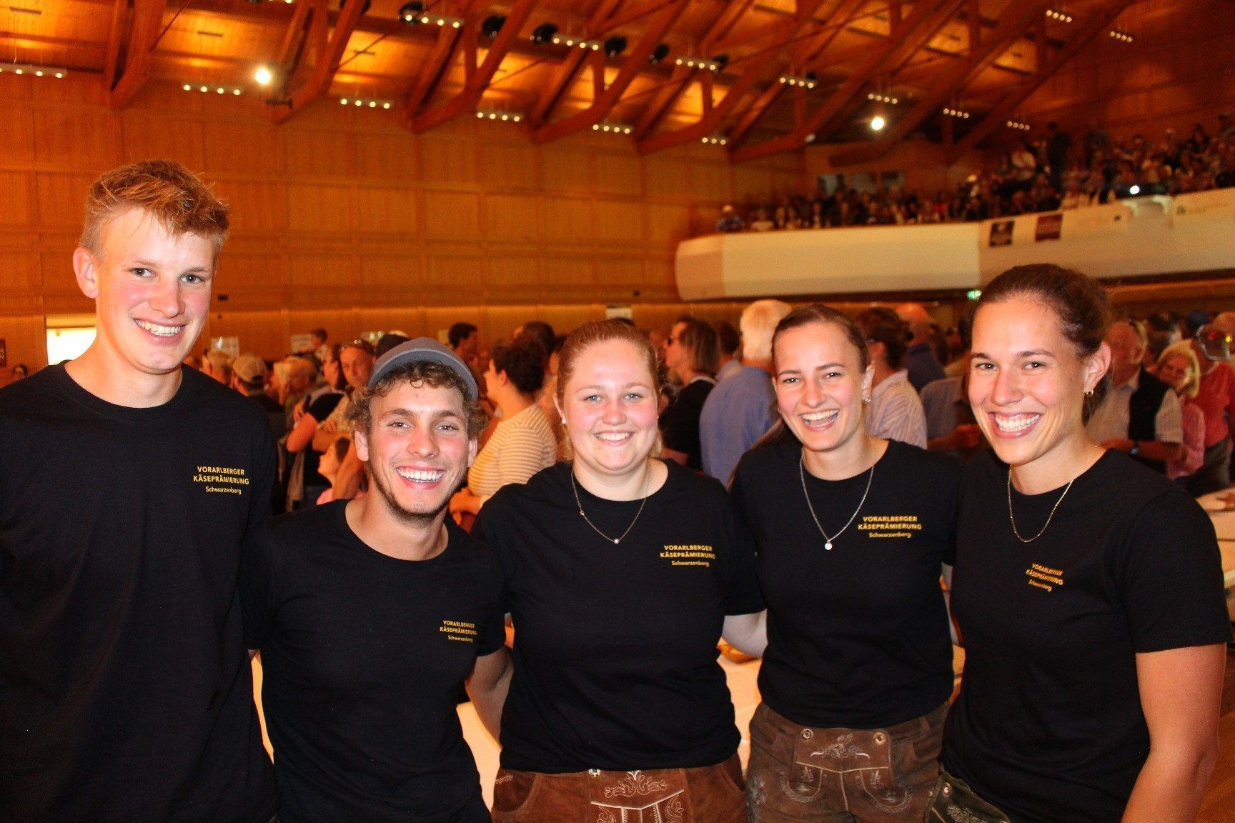 Alle Hände voll zu tun hatte das Schwarzenberger Team, um Hunderte Besucher mit Verkostungs-Häppchen zu versorgen.