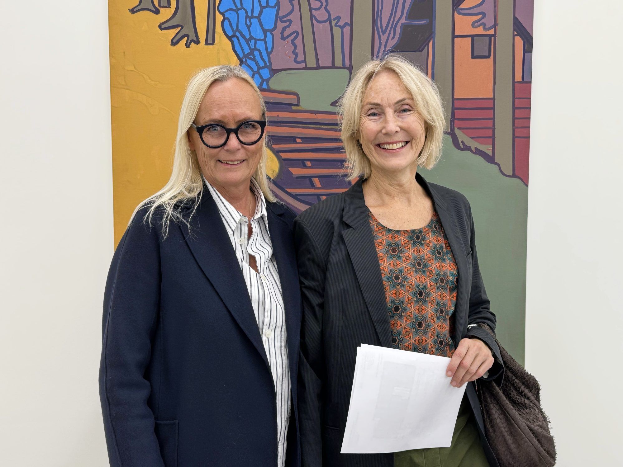 Kunstinteressiert: Judith Salzmann und Ulrike Rieseder.