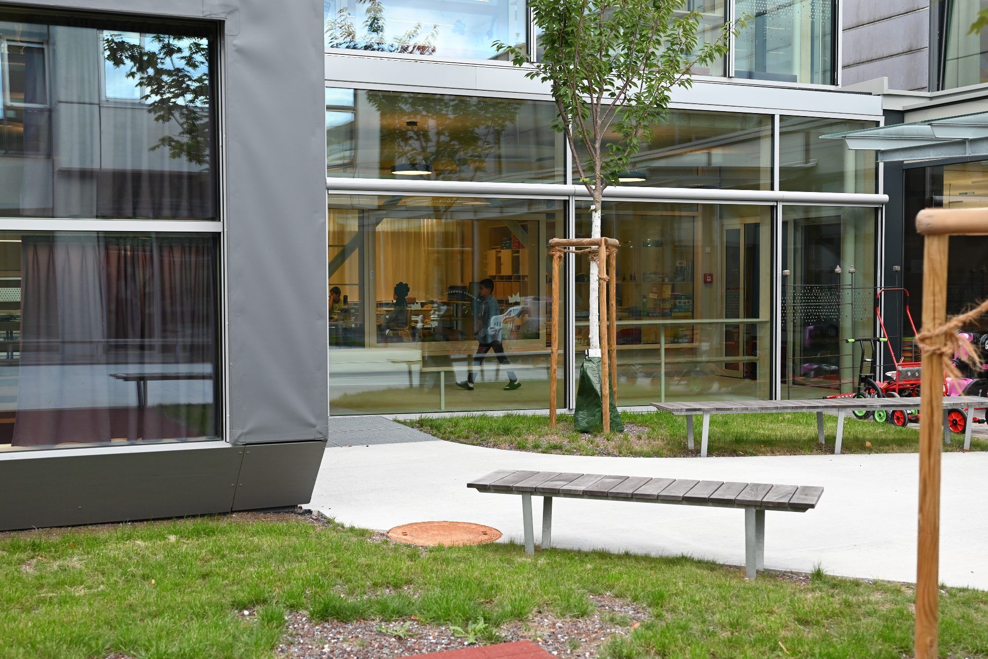 Neben der Volksschule sind auch die Schüler vom SPZ, die Esskultur, der Kindergarten Rotkreuz und die Schülerbetreuung im neuen Campus.