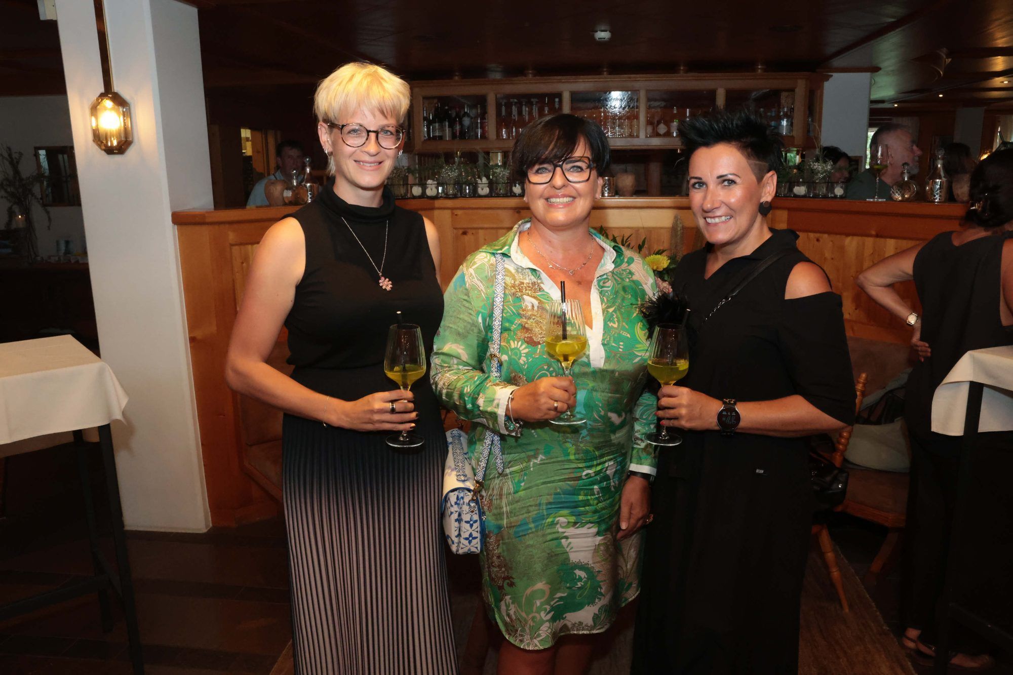 Angelika Amann, Andrea Vallaster-Ganahl (Autohaus Ganahl) und Friseurin Kerstin Sturm (