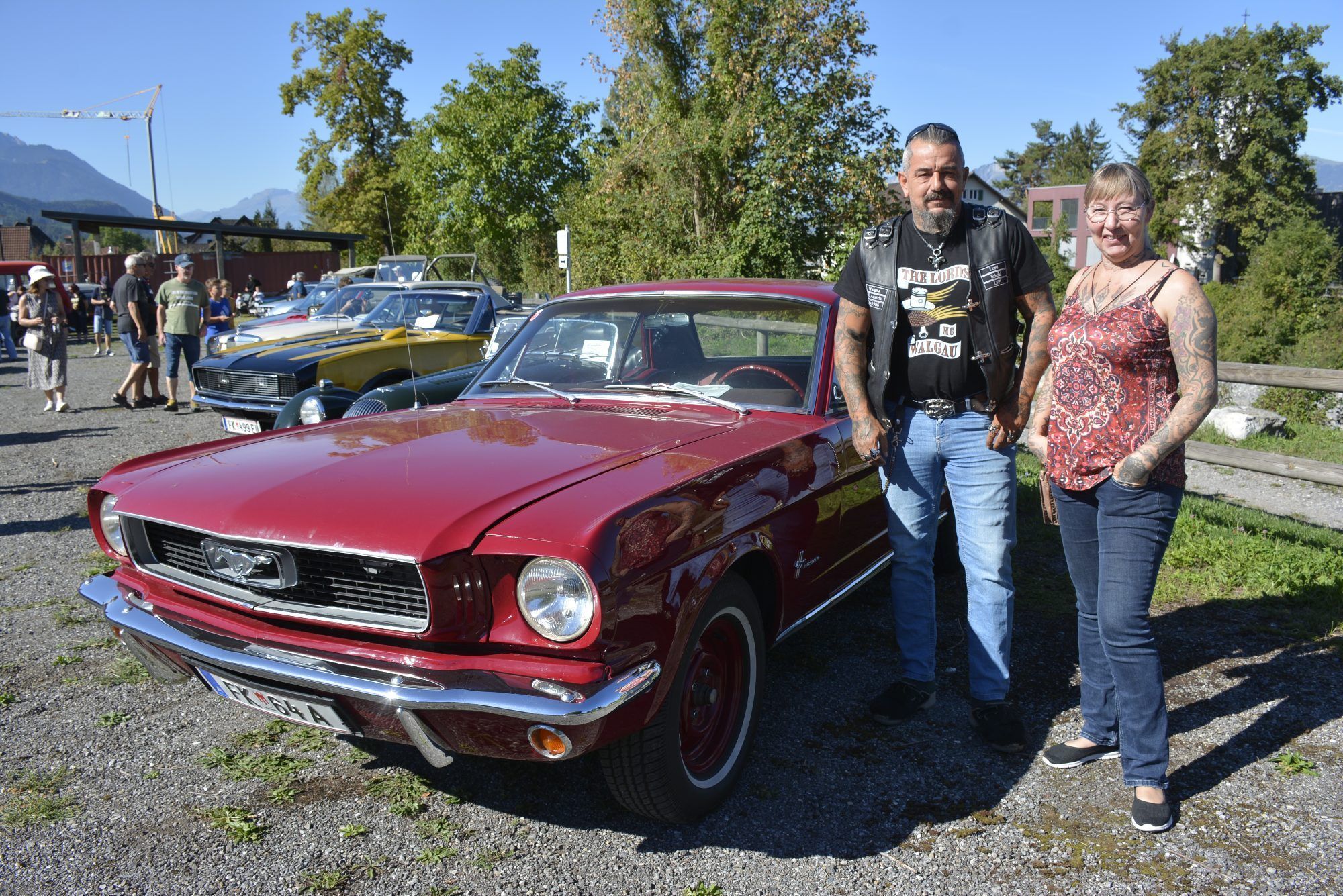 Romana und Stefan Mathis zeigten stolz ihren Mustang