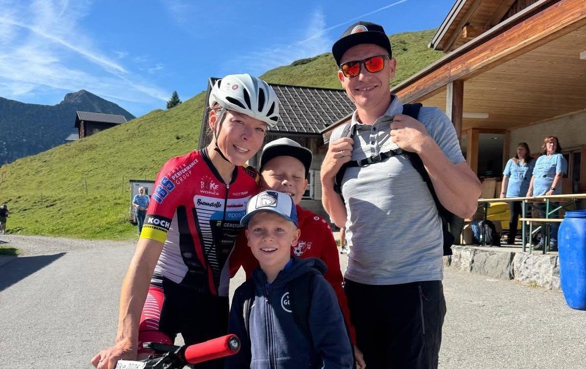 Stolze Familie gratuliert Melanie Geiger. Privat