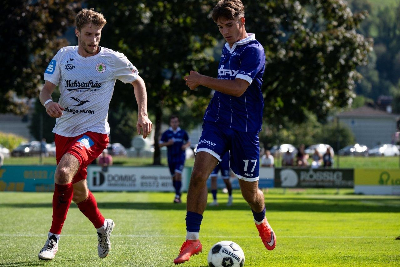Derbyszenen Röthis gegen Dornbirn. VN-SERRA/8