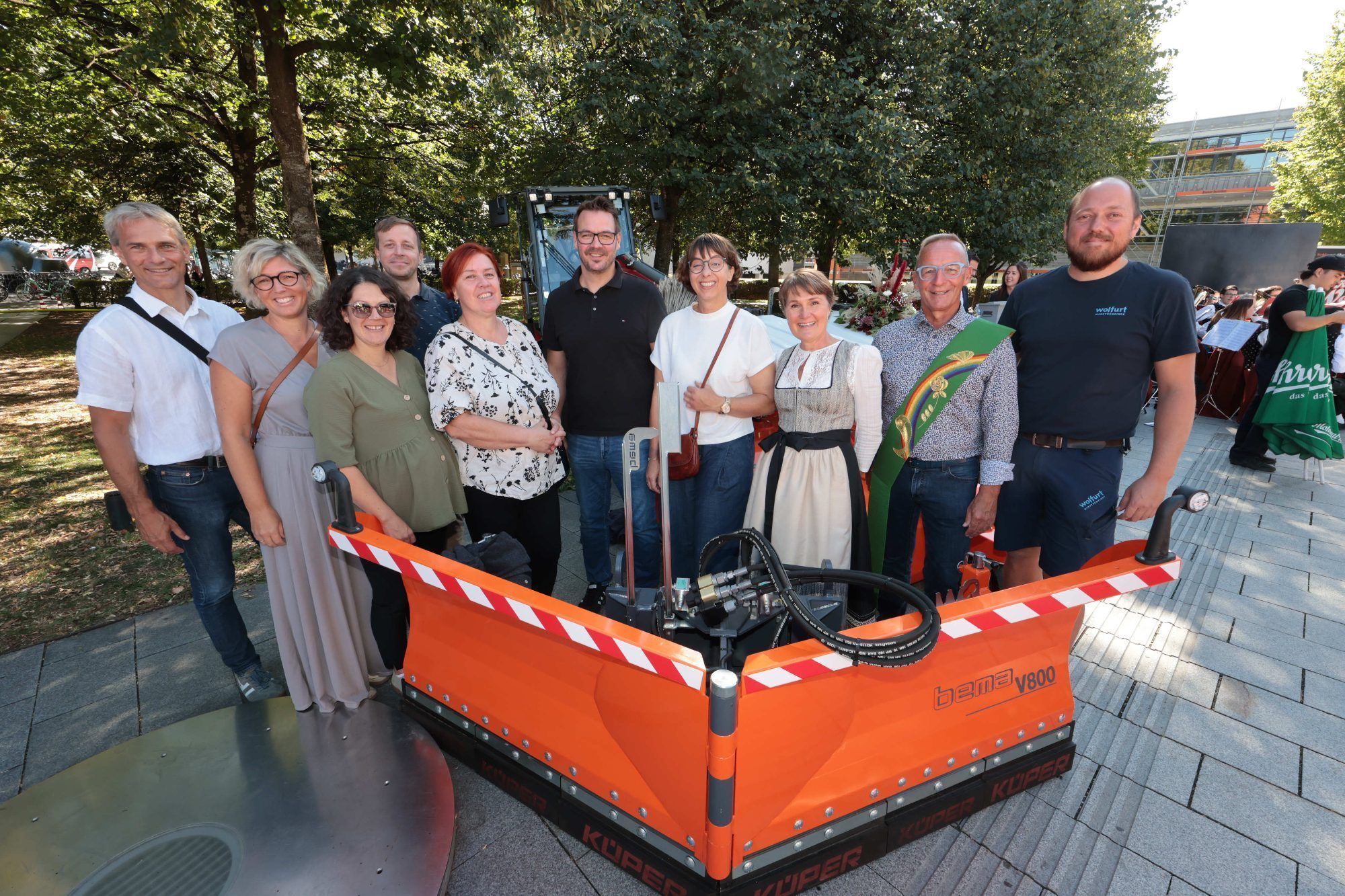 Mitglieder der Gemeindevertretung mit Bauhofleiter Banjamin Wieser (r).