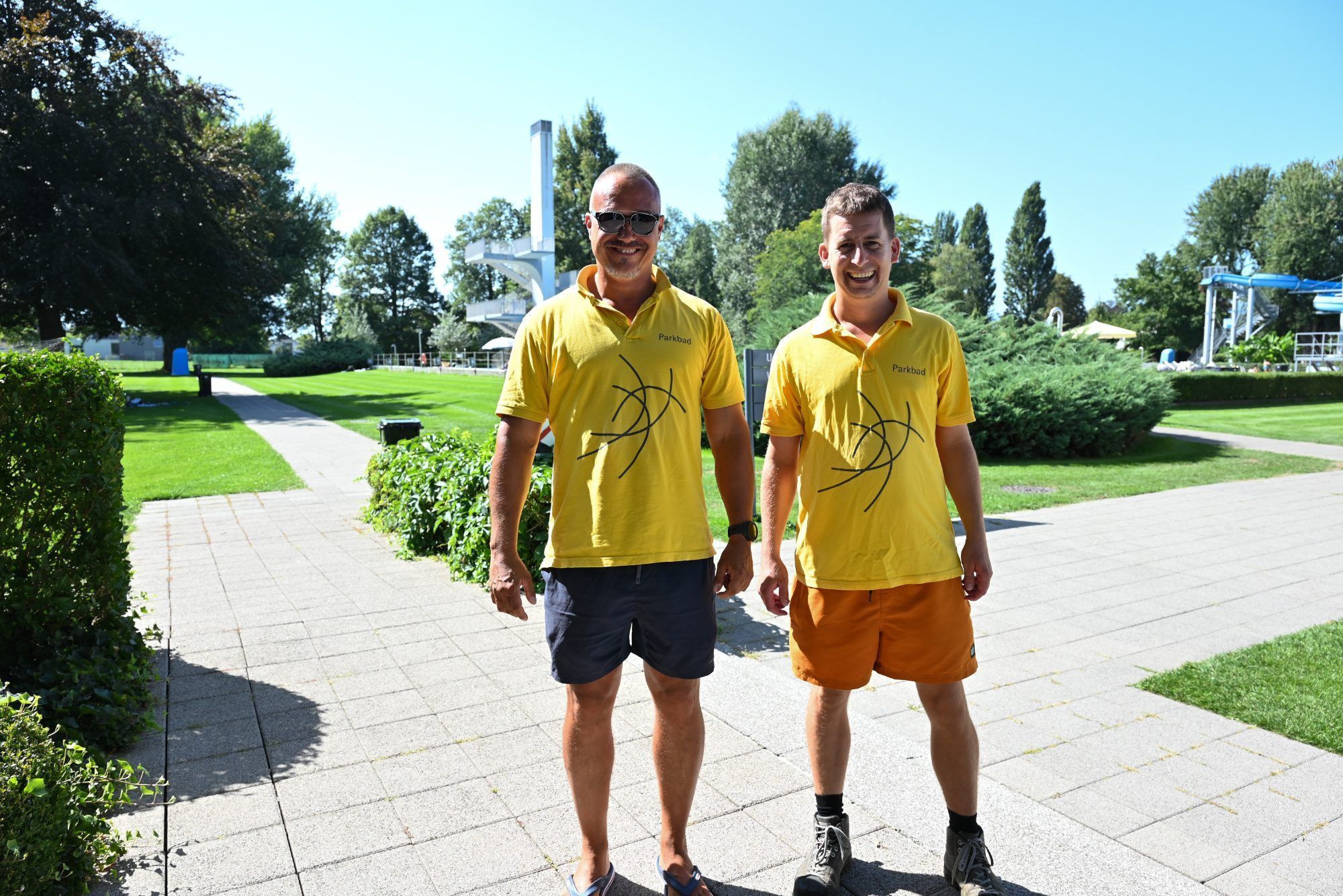 Hanno Mazzurana und Tobias Metzler hatten diese Saison alle Hände zu tun. Am Sonntag schließt das Parkbad seine Türen für die Winterpause.