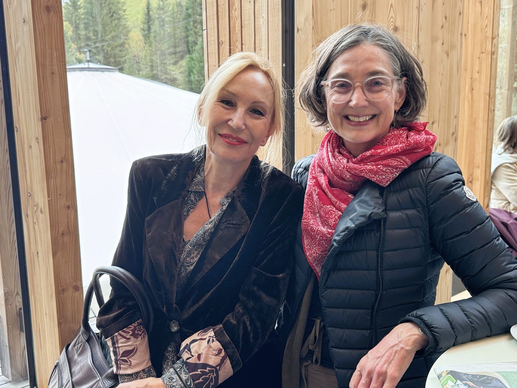 Psychotherapeutin Maria-Bianca Bertel und Medizinerin Susanne Bauer kamen nach Lech.