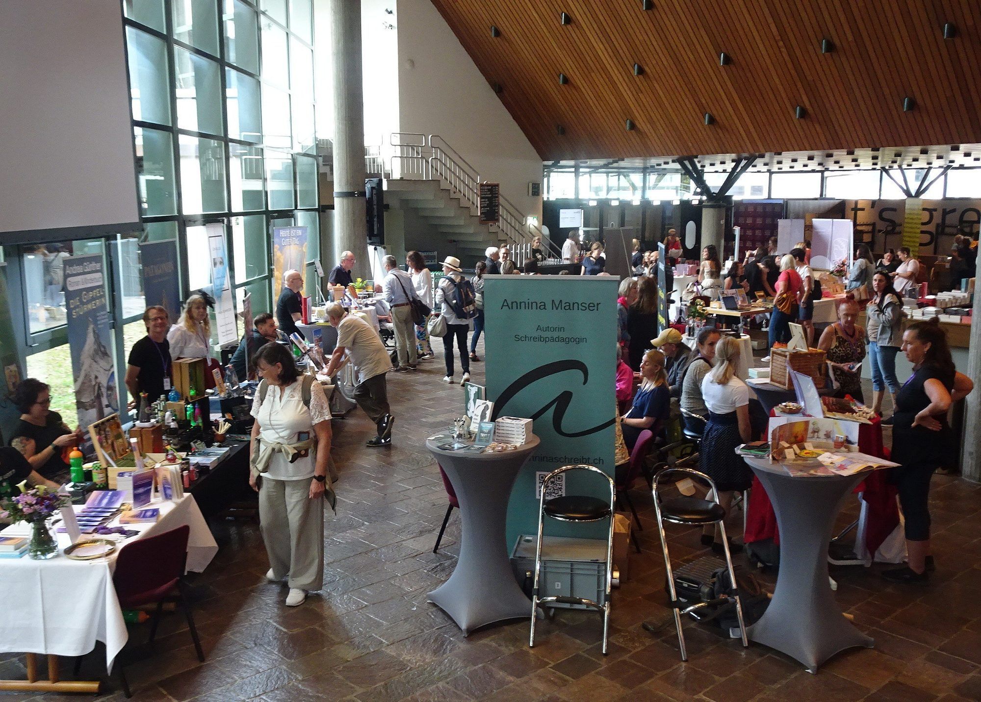 Die zweite Vorarlberger Buchmesse lockte zahlreiche Besucherinnen und Besucher ins Dornbirner Kulturhaus.