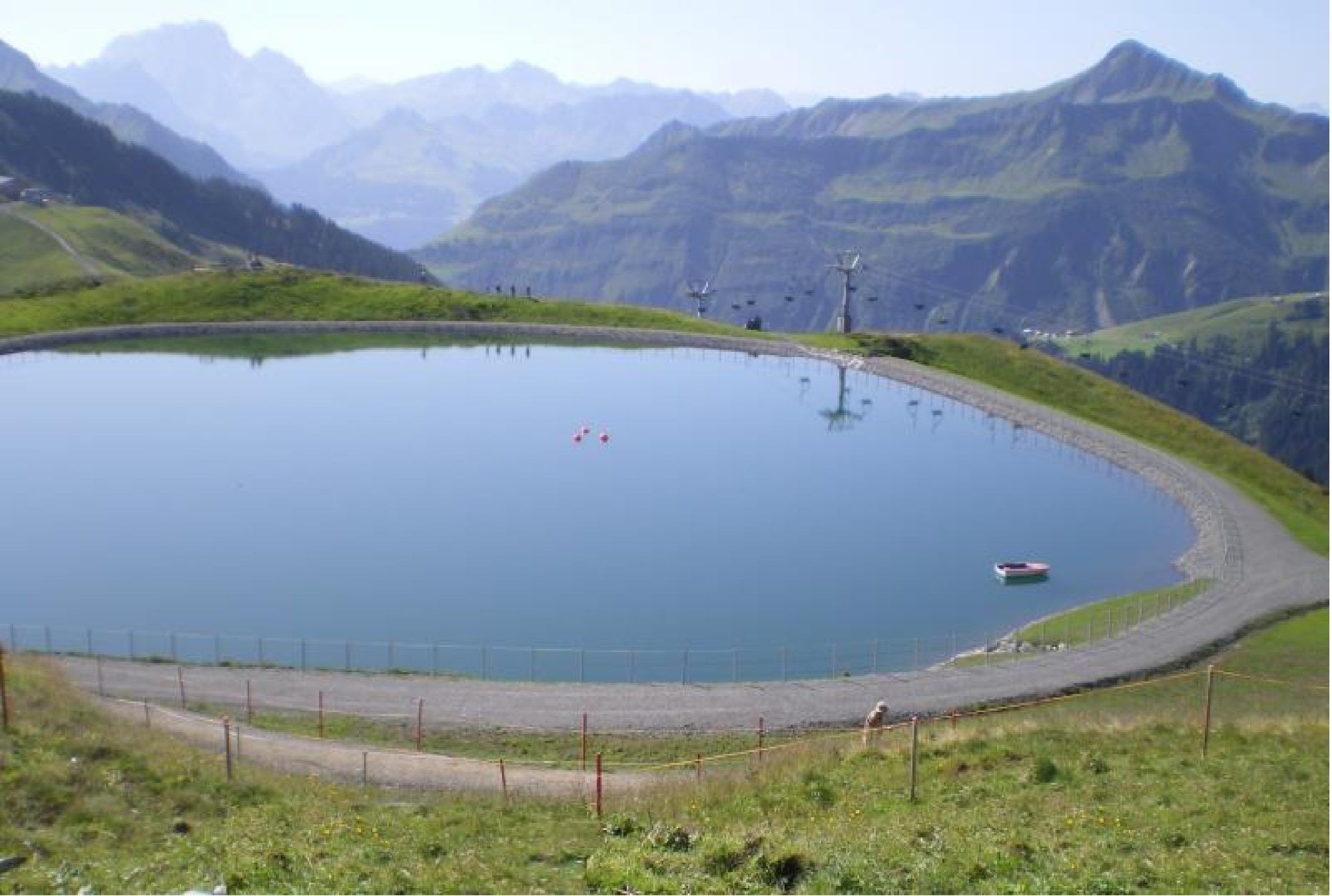 Man sollte die Möglichkeit, Speicherseen wie auf der Uga in Damüls (Bild) in Extremsituationen wie in diesem Sommer für die Alpwirtschaft „anzuzapfen“ auf alle Fälle prüfen.