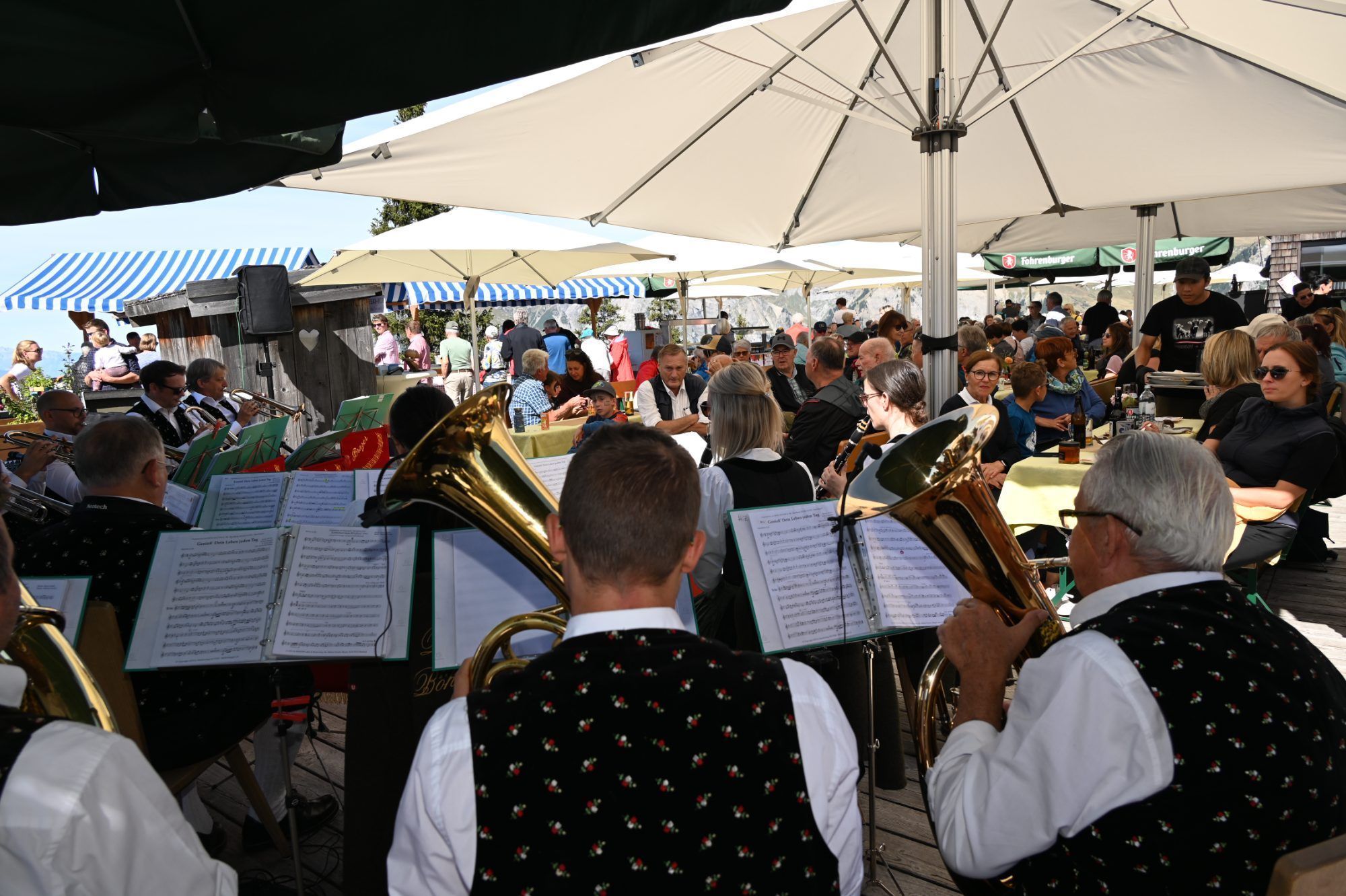 Volles Haus am Sonnenkopf - die Brazer Böhmische unterhielt die Besucher am Sonntag.