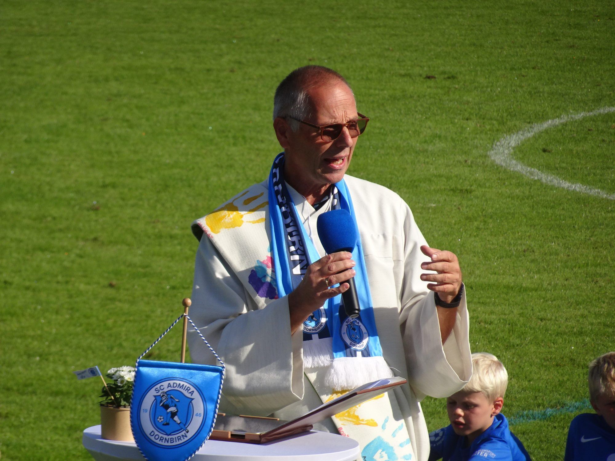 Admira tanzt vor Freude