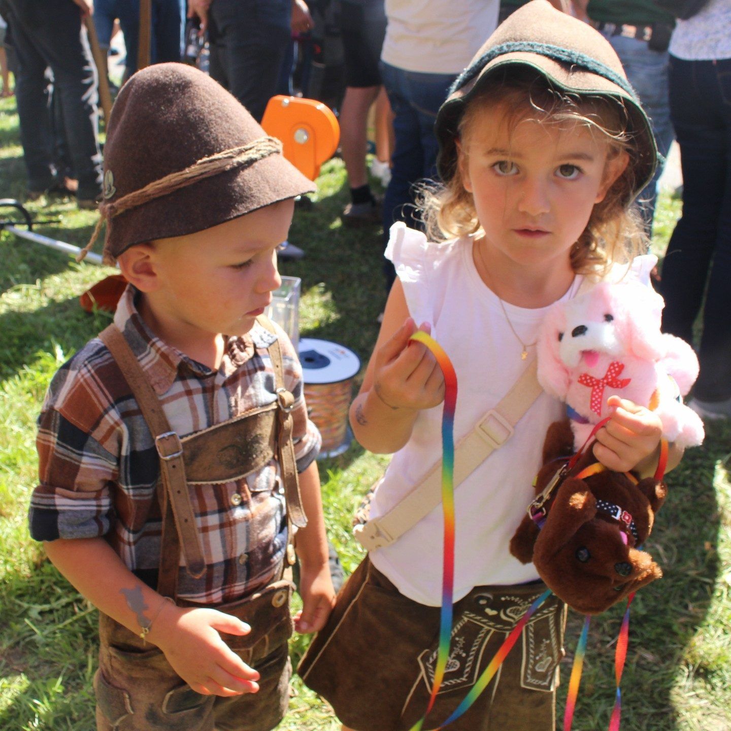 Hanna und Linus auf Marktbummel,