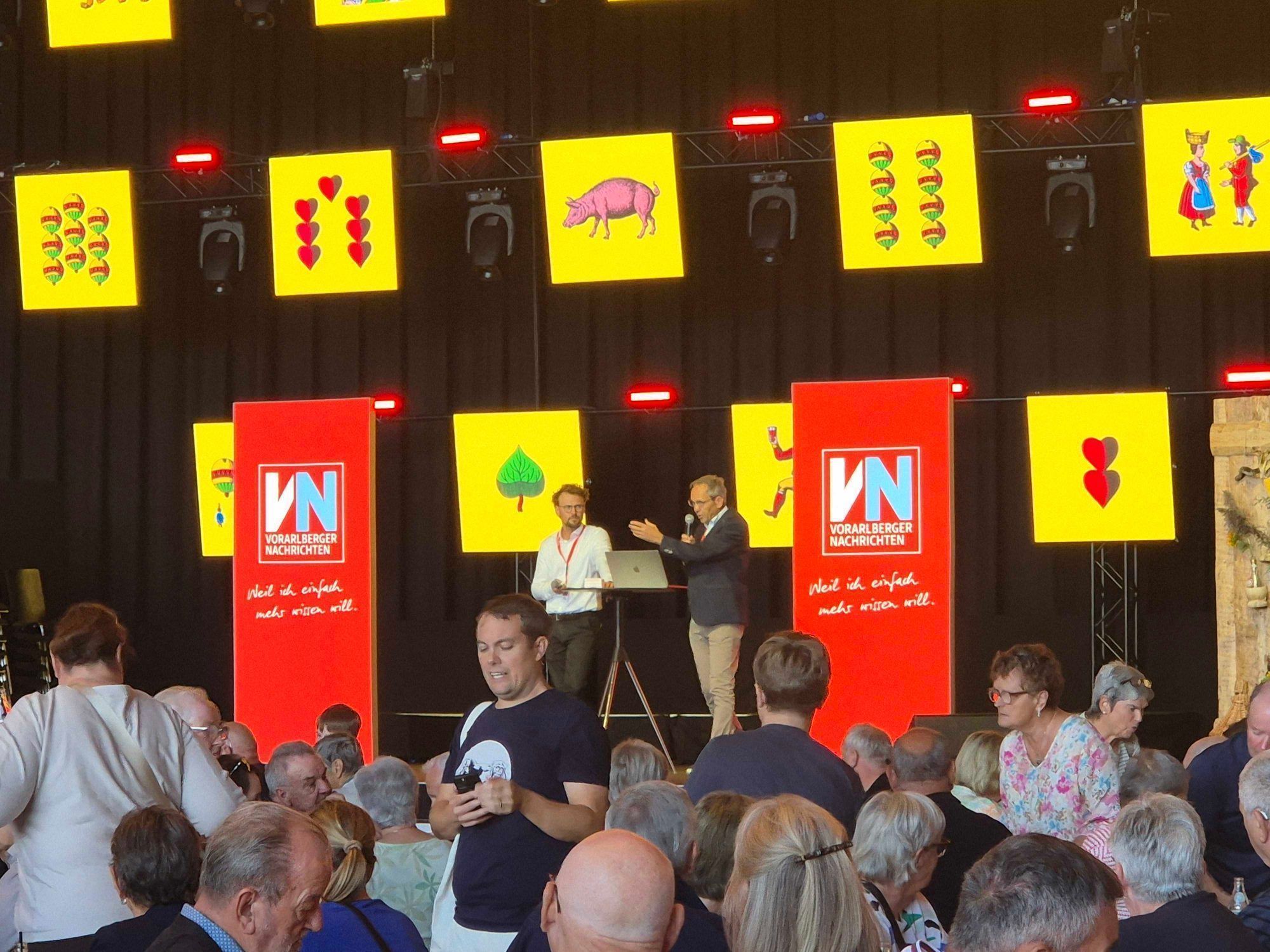 Das große VN-Preisjassen verwandelte die Herbstmesse in Vorarlbergs größte Jass-Stube