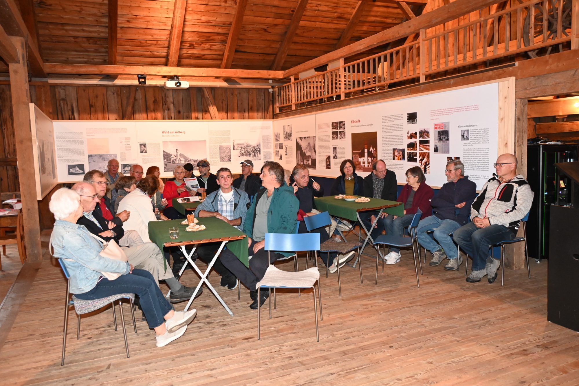 Vortrag und Erzählcafe zum 100. Geburtstag von Pfarrer Valentin Thöny.
