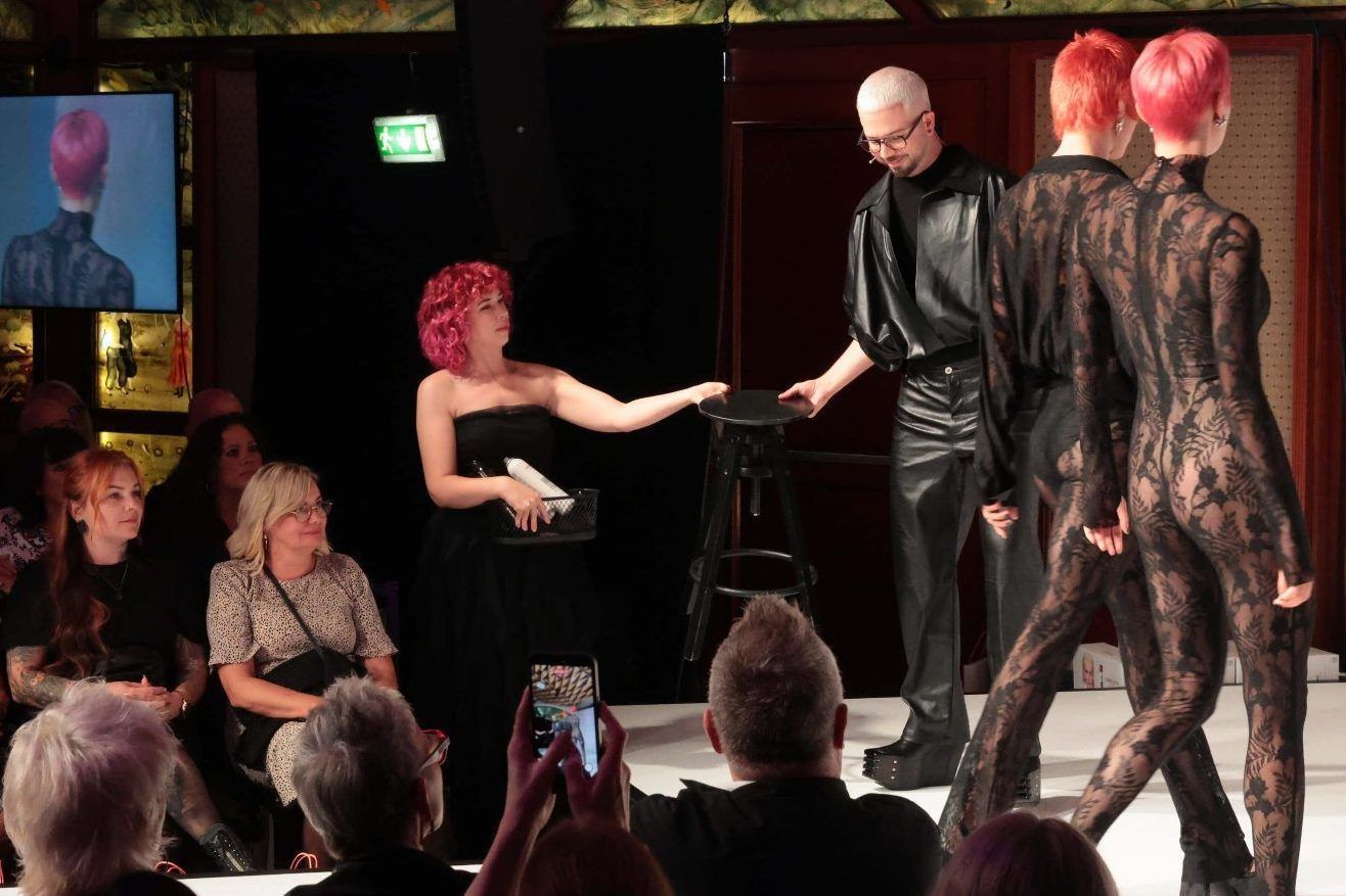 Die Models beeinruckten auch mit ihren Figuren und Outfits.