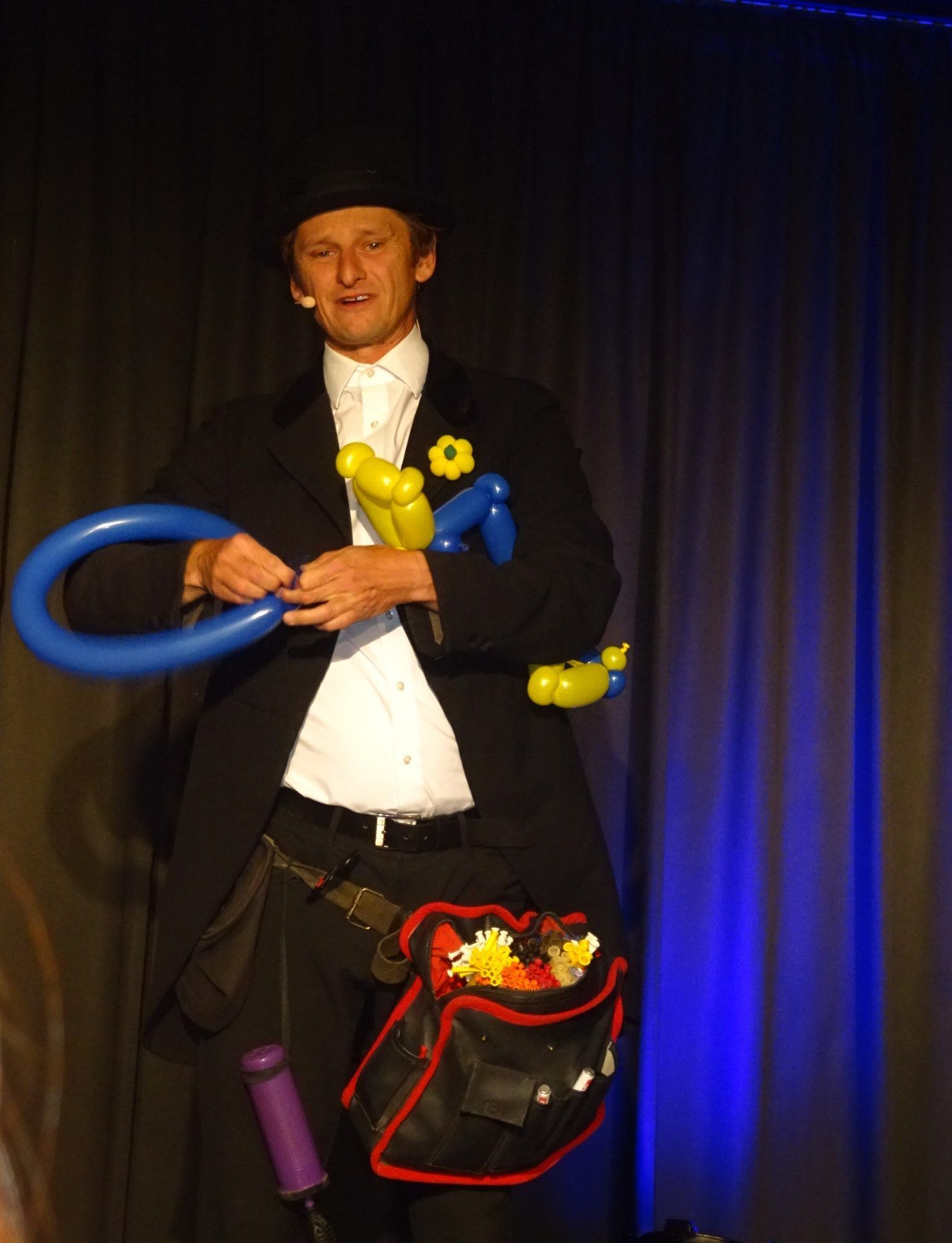 Tobi van Deisner verzauberte das Publikum mit seiner Ballonkunst.