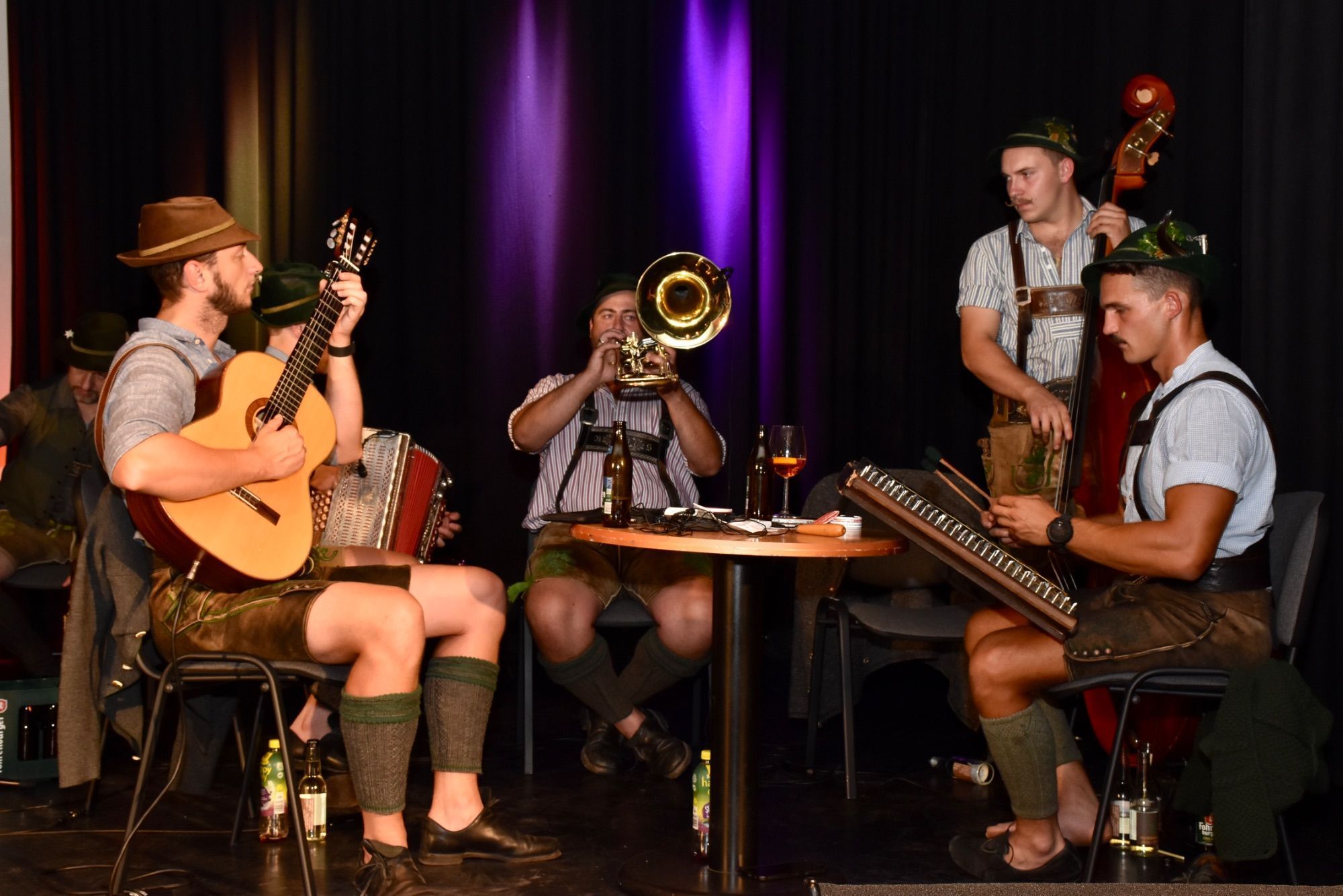 Die Hubertus Musikanten in Schruns in der Kulturbühne.