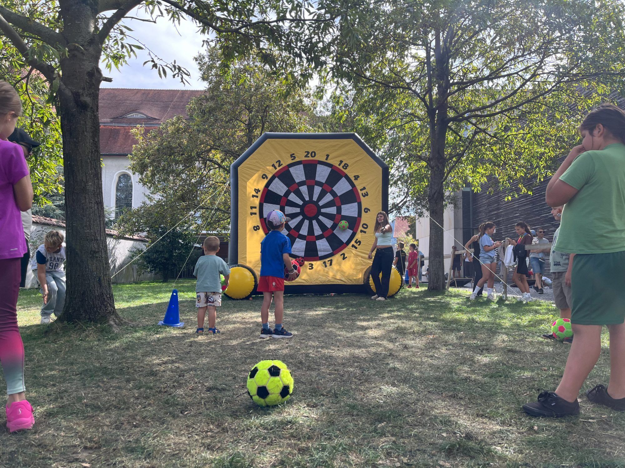 Das Fußballdart des FC Höchst war eine von vielen Stationen.