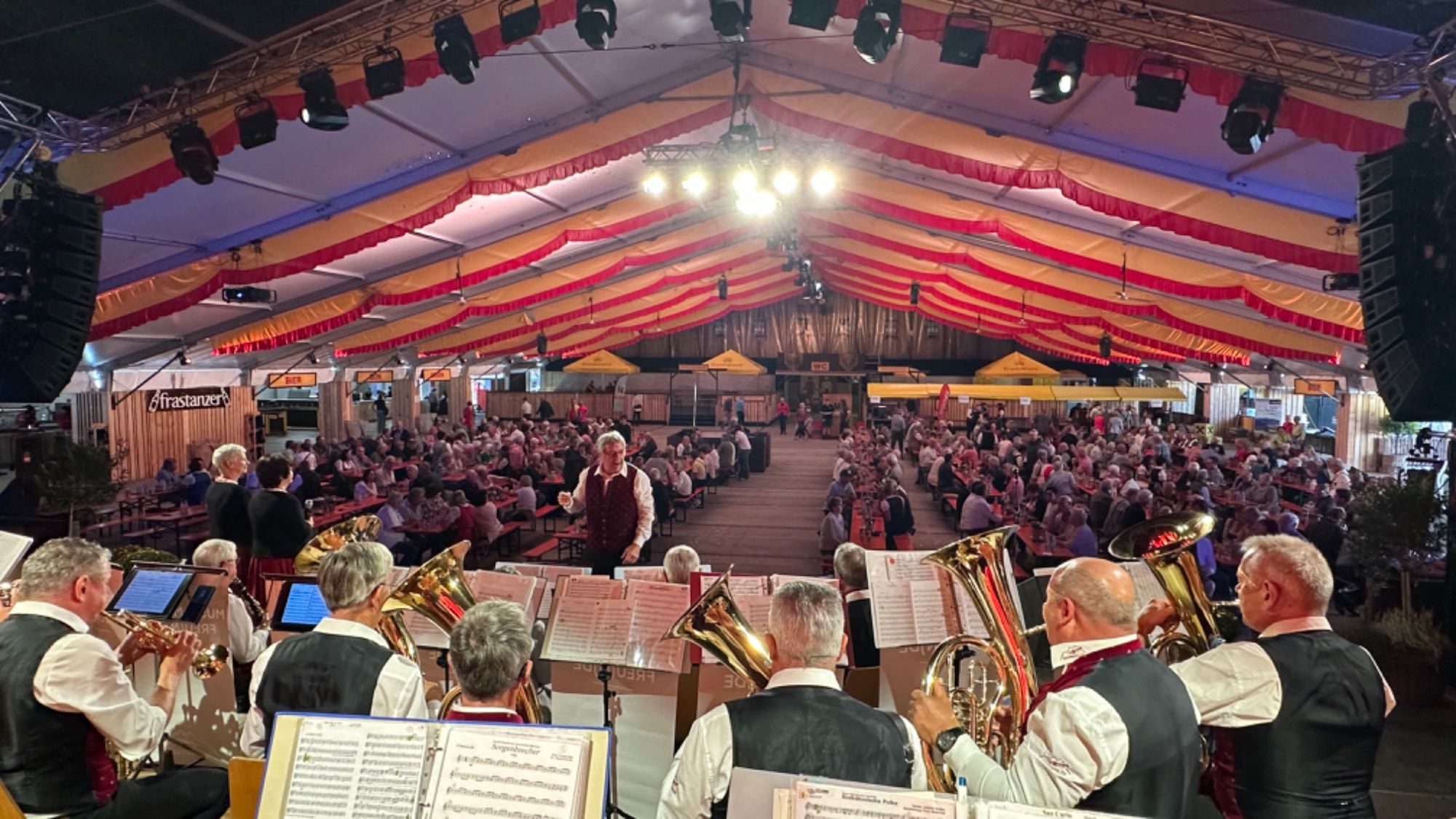 Die Saminataler sorgten für gute Festzelt-Stimmung.