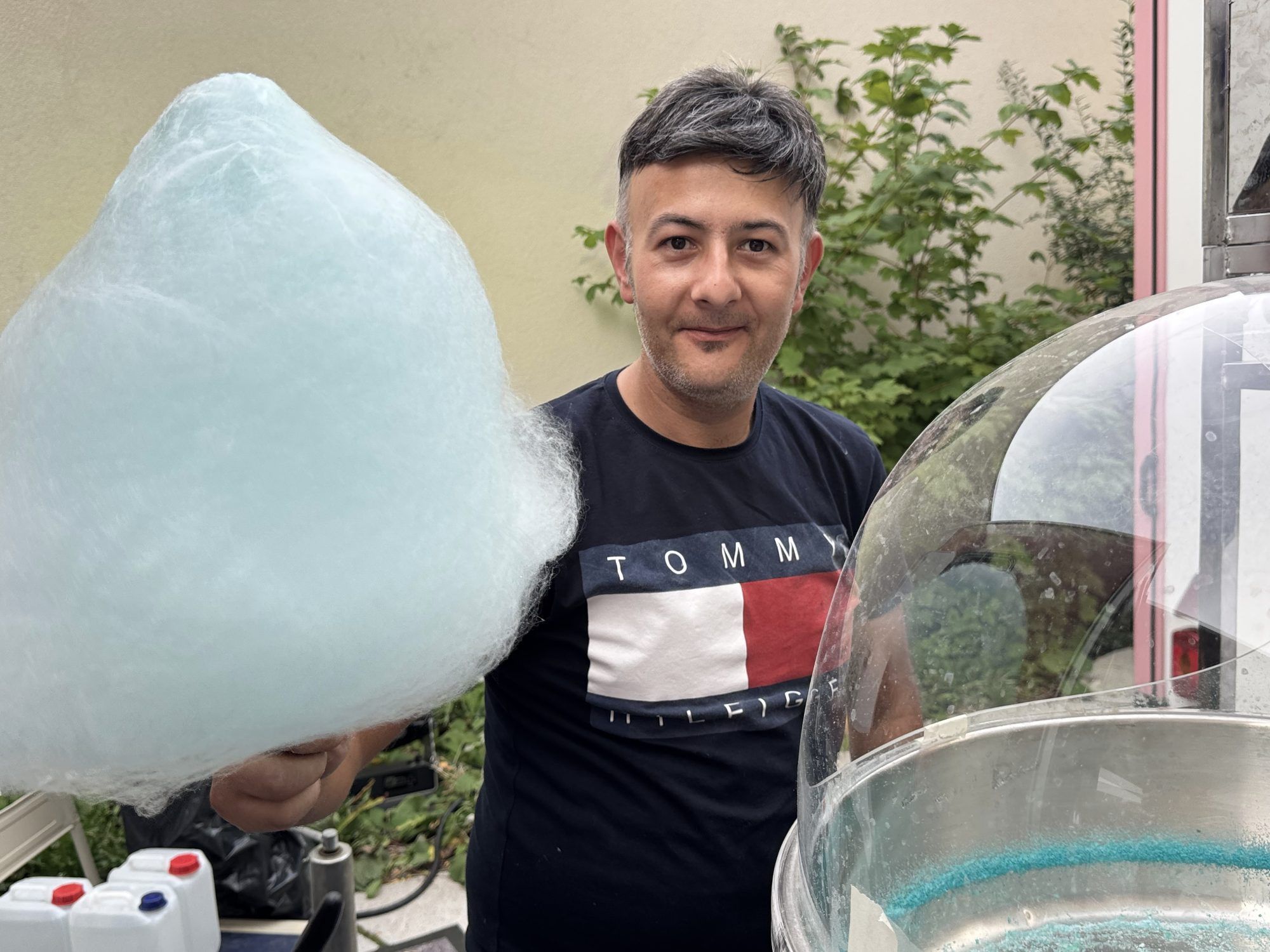 Ismael vom Zuckerwatte-Stand.