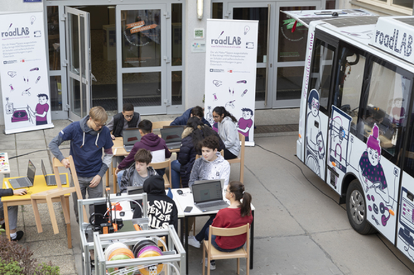 roadLAB macht Station im Vereinshaus Rankweil. TECHNISCHES MUSEUM WIEN/MARTINA FLIESSER