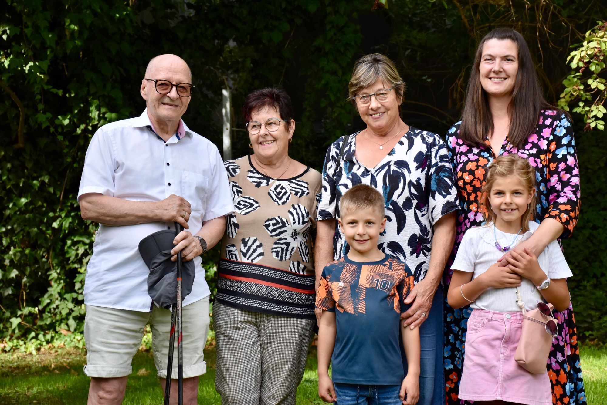 Kurt und Marlene Bonner, Herlinde Laggner und Patricia Fetzel mit Kindern.