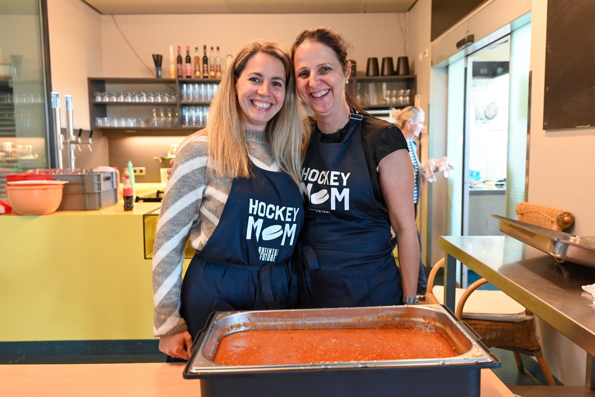 Jenny und Agath verköstigten die Kinder am Mittag.