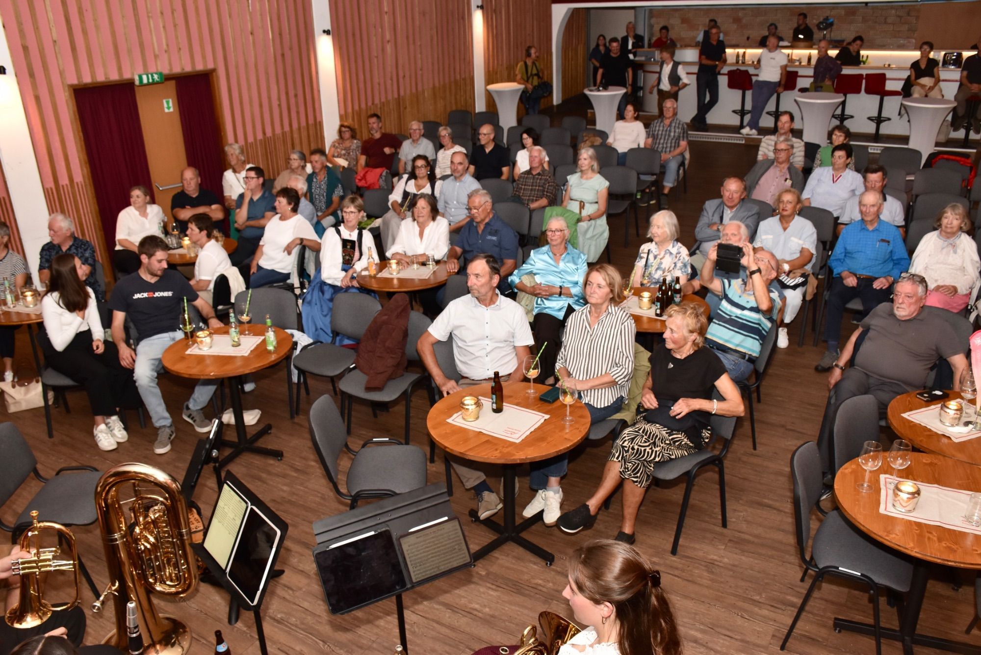 Die Volksmusik in der Schrunser Kulturbühne zog viel Publikum an.