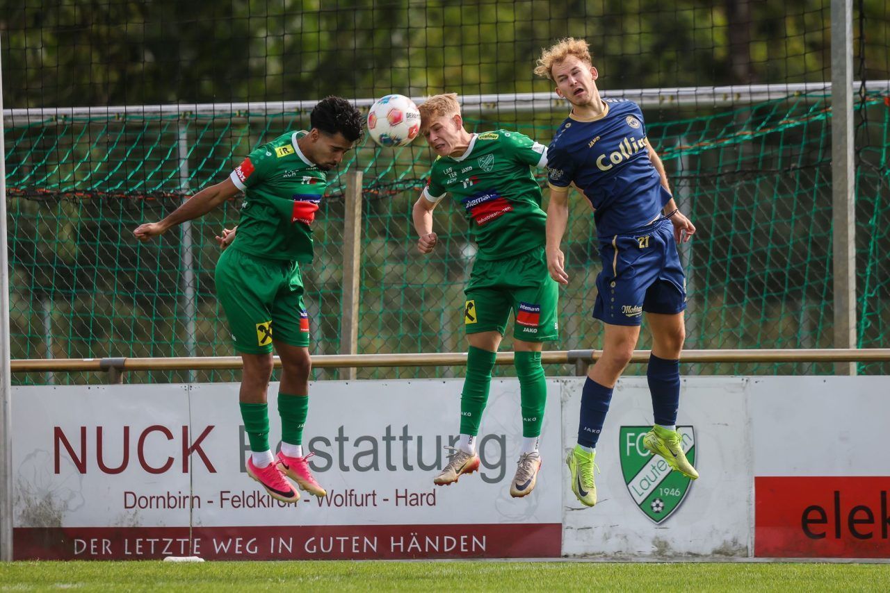 Ländle-Quintett mit dem Rücken zur Wand