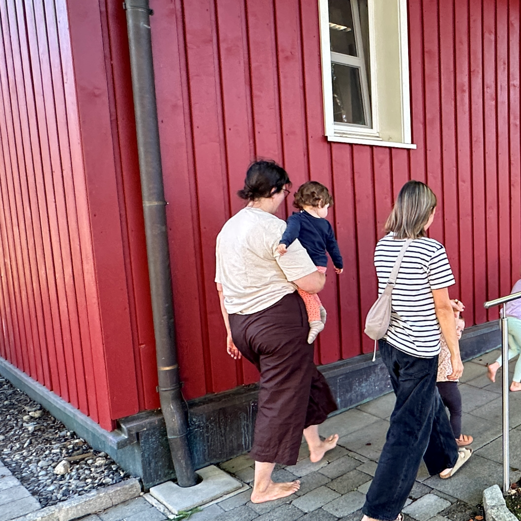 Familien treffen, gemeinsam spielen und Zeit verbringen