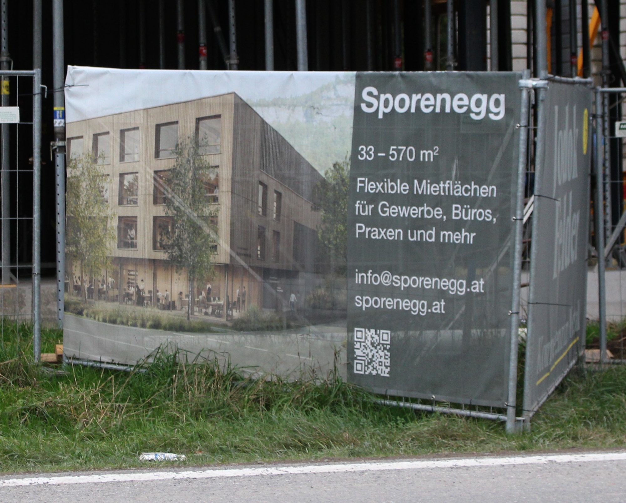 Weil Jodok Felder aus eigener Erfahrung weiß, wie hilfreich eine Einmietung in eine Betriebsstätte für Firmengründungen ist, hat er in seinem Neubau derartige Flächen vorgesehen - von 33 bis 570 Quadratmeter können maßgeschneiderte Räumlichkeiten angemietet werden.   