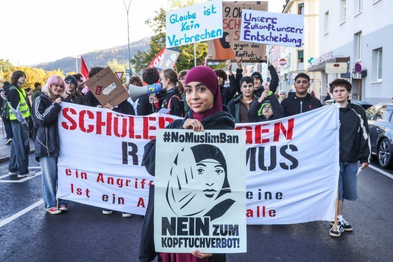 "Ich würde es nie abnehmen" – Schulstreik gegen das Kopftuchverbot in Bregenz