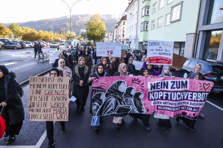 "Ich würde es nie abnehmen" – Schulstreik gegen das Kopftuchverbot in Bregenz