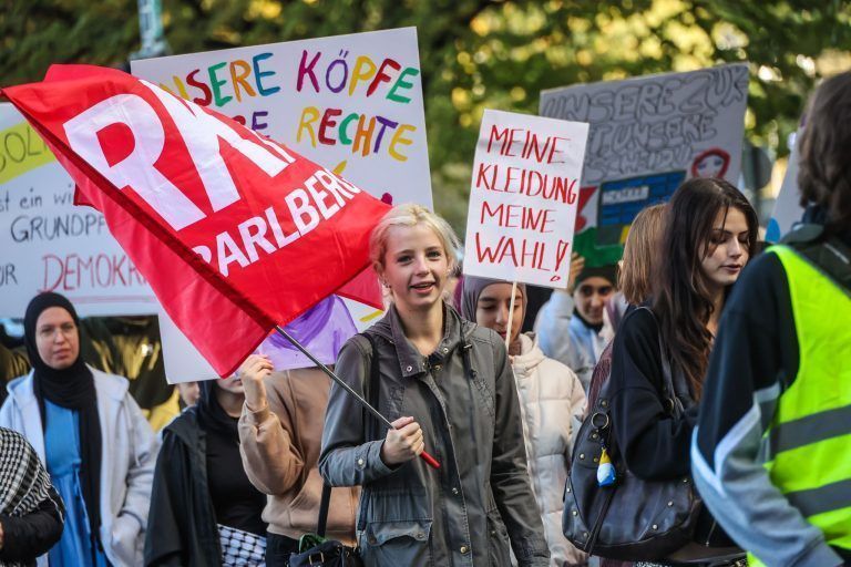 "Ich würde es nie abnehmen" – Schulstreik gegen das Kopftuchverbot in Bregenz