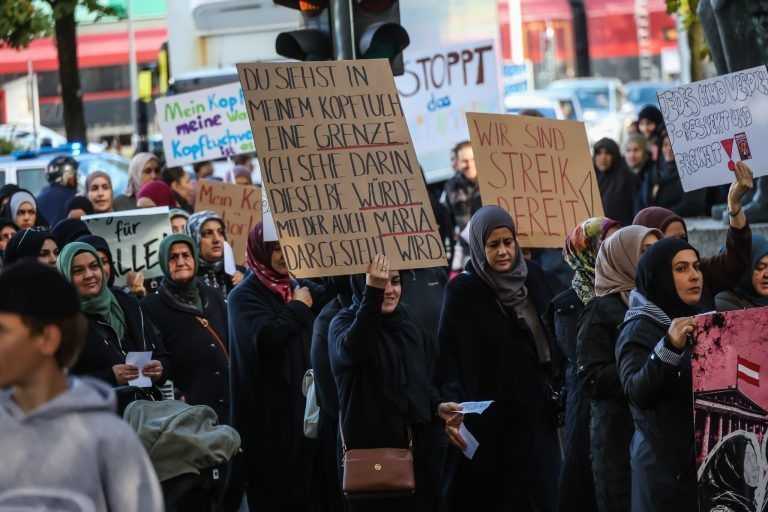 "Ich würde es nie abnehmen" – Schulstreik gegen das Kopftuchverbot in Bregenz