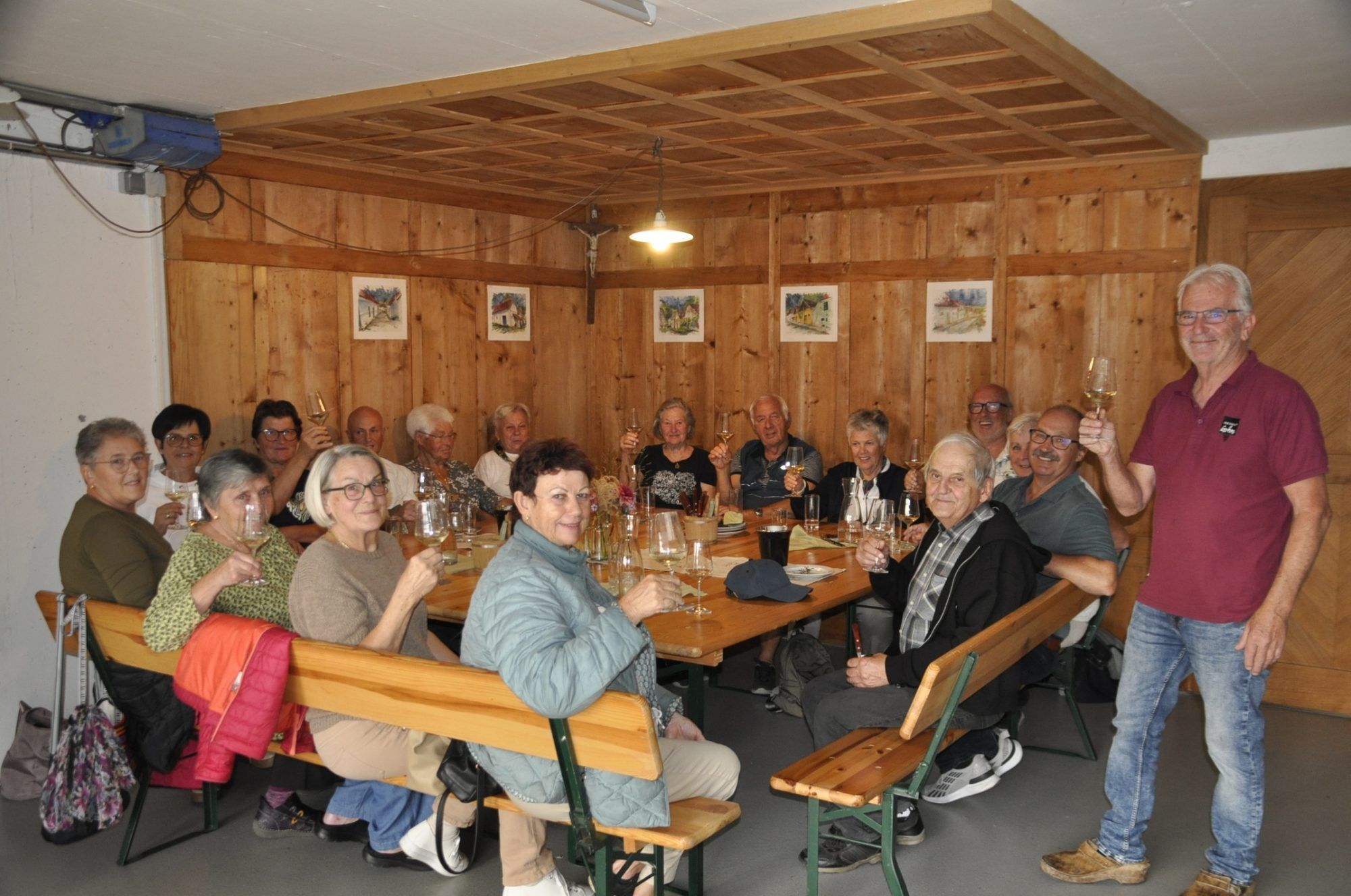 Eine fröhliche Senioren-Weinrunde bei Winzer Robert Gohm
