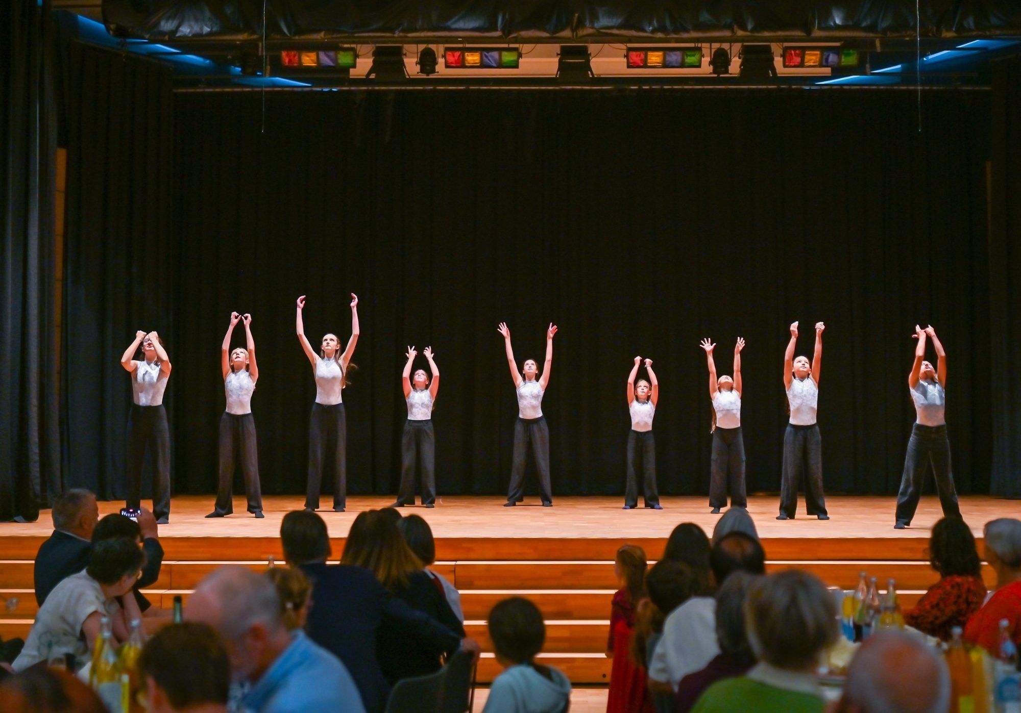 Die Tanzgruppe „Batiburillo Dance“ der Turnerschaft Mäder sorgte für einen schwungvollen Auftakt.