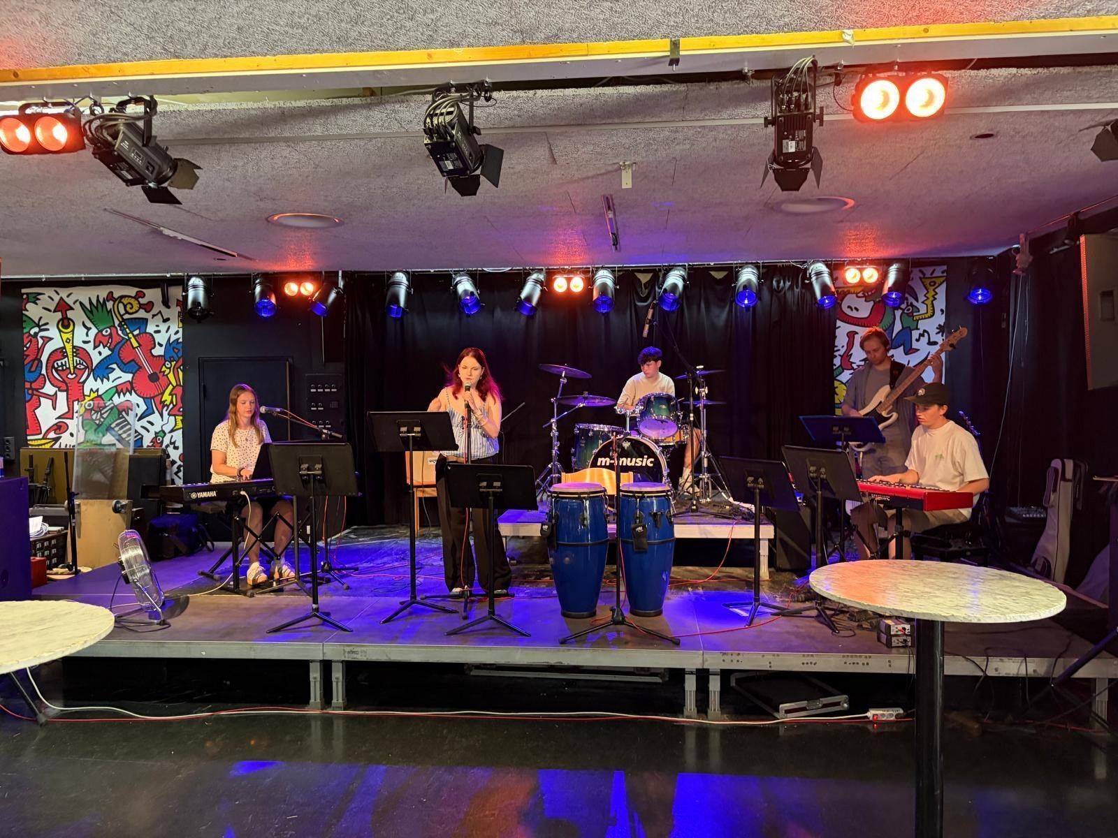Auch im Jazzseminar tritt sie öfter einmal auf.