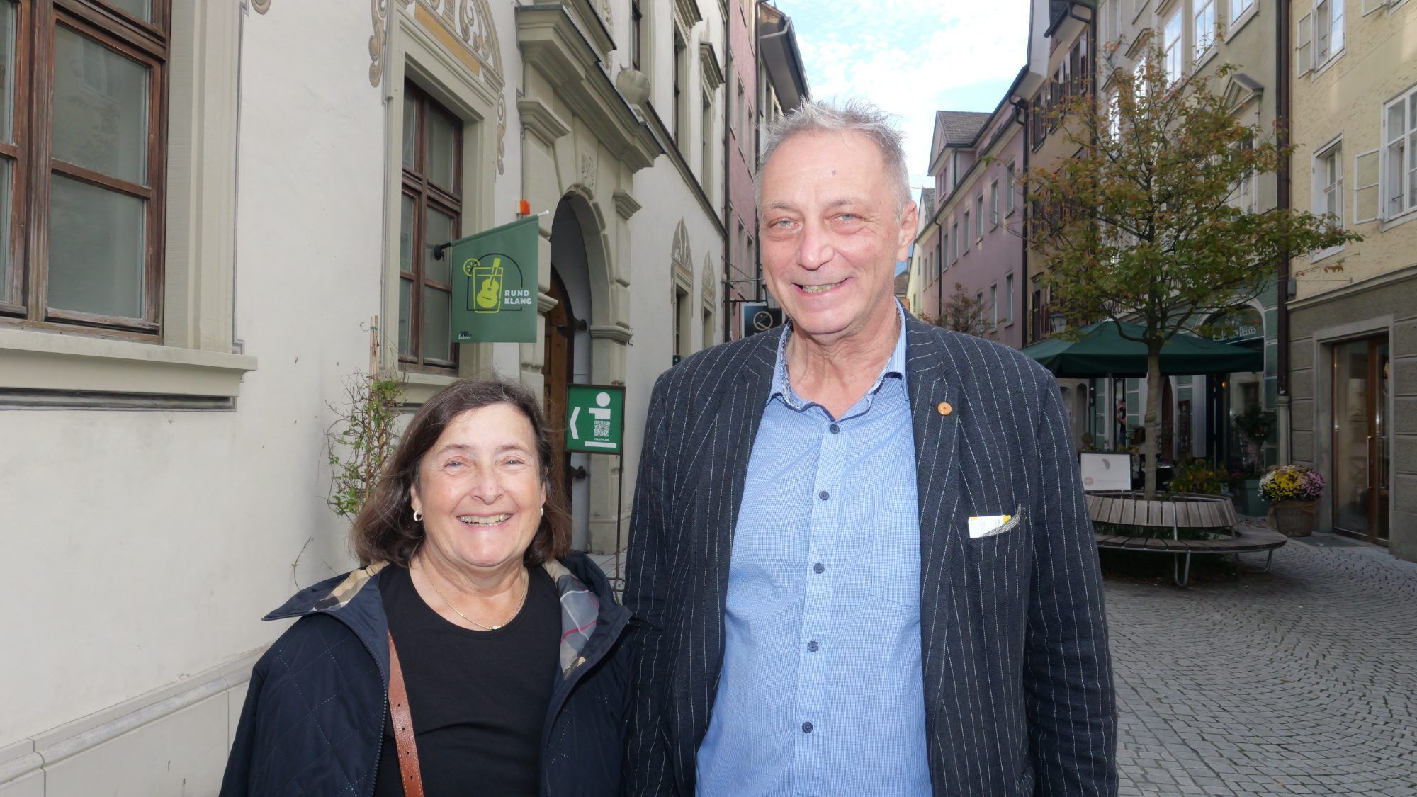 Zahlreiche Interessierte nahmen an der Führung „Feldkirch – die Stadt der Stifterinnen und Stifter“ teil. Unter ihnen waren auch HAK-Direktor Michael Weber und Sabine Sutterlütti.